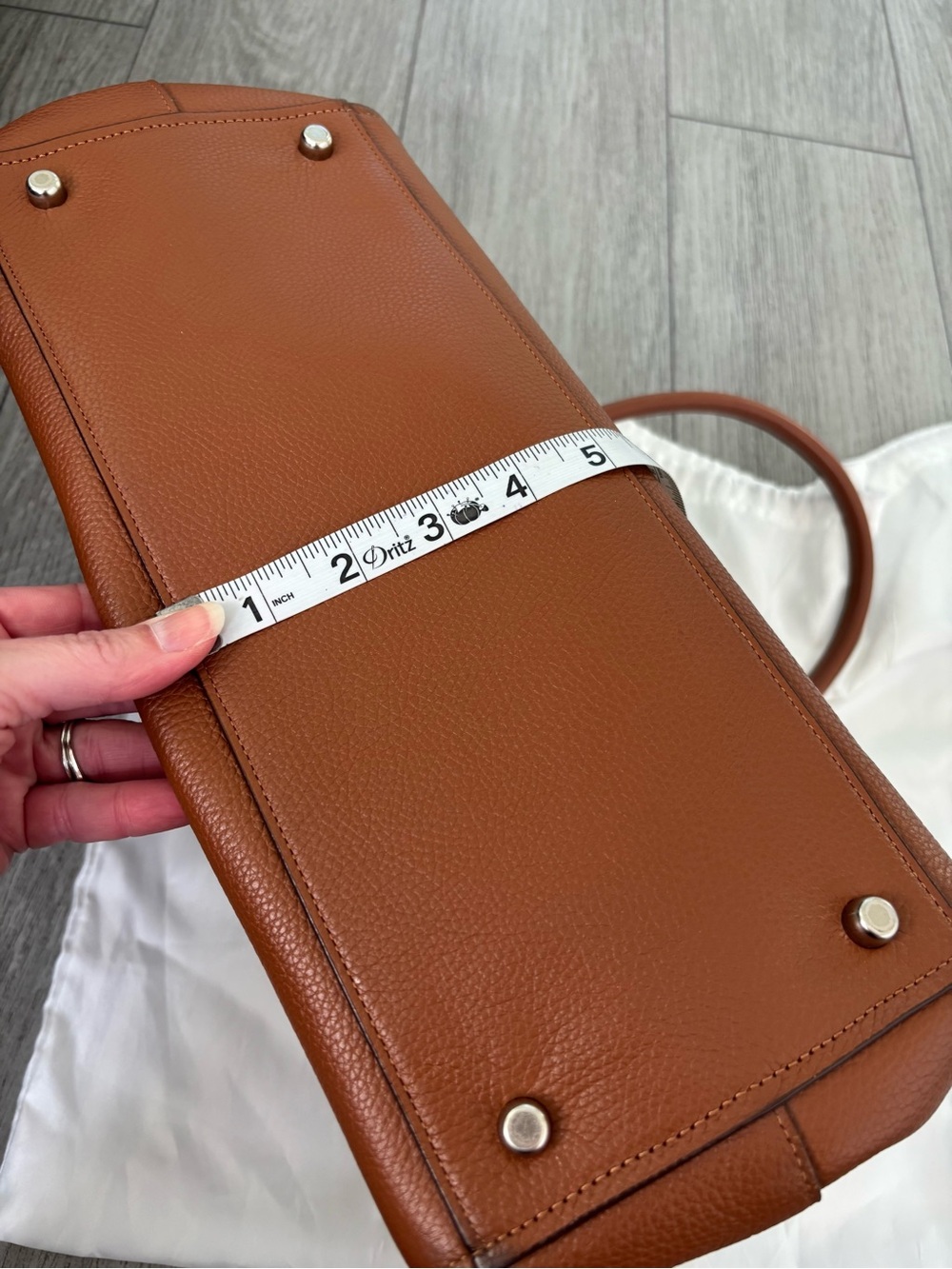 Coach Swagger bag in brown in GORGEOUS condition. Comes w branded dustbag. - Picture 12 of 12